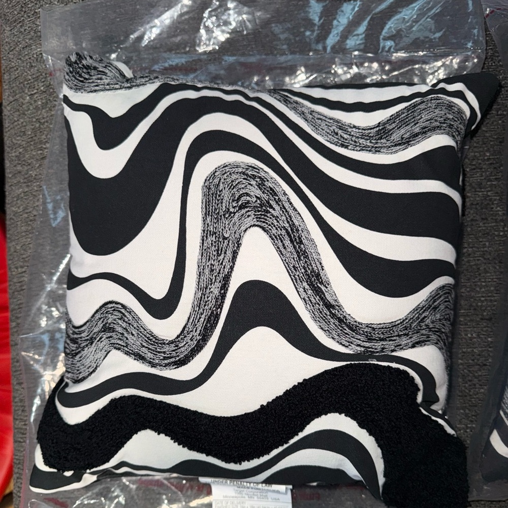Black and White Wave Pattern Pillow